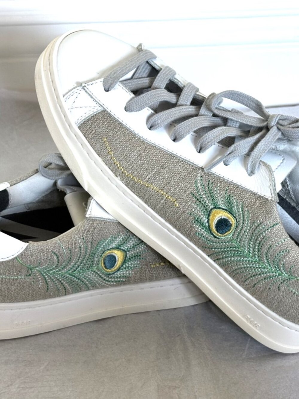 P448 LEATHER CANVAS LACE UP WHITE SNEAKERS SIZE: US 7.5 / EU 37